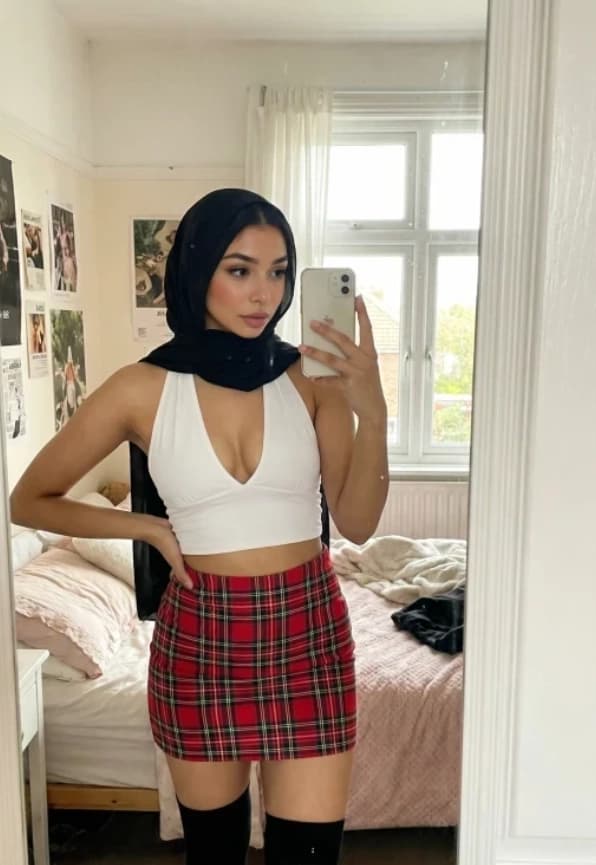 Aaliyah – Brunette Fanvue creator profile